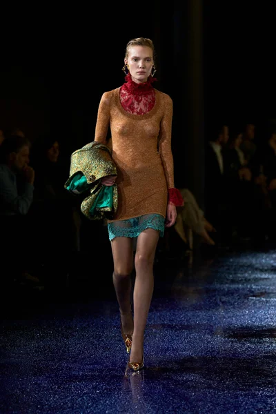 Look 38